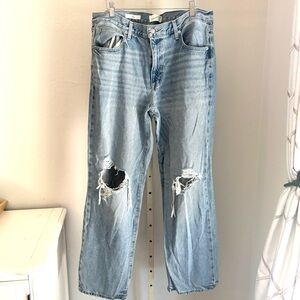 Universal Thread Distressed Knee Relaxed Fit Jeans - Light Blue 90s Baggy